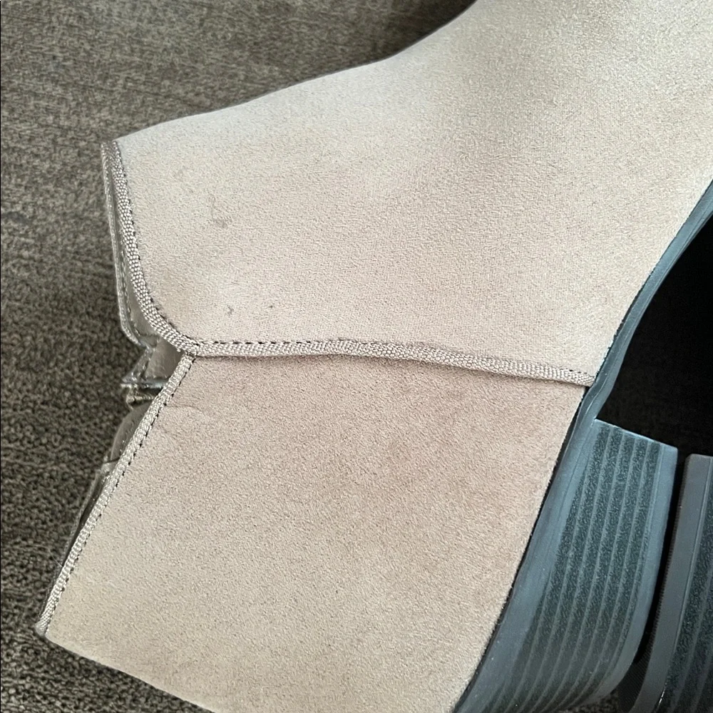 New Style & Co Wileyy Ankle Booties Women’s Size 8.5W in Light Taupe Micro